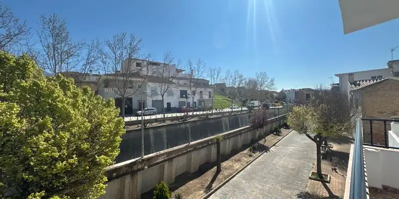 Vista exterior de Casa adosada en venda en Villanueva del Trabuco amb Aire condicionat, Terrassa i Traster