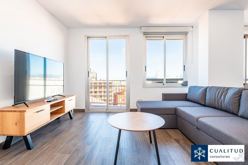 Living room of Flat to rent in Castellón de la Plana / Castelló de la Plana  with Parquet flooring, Furnished and Oven