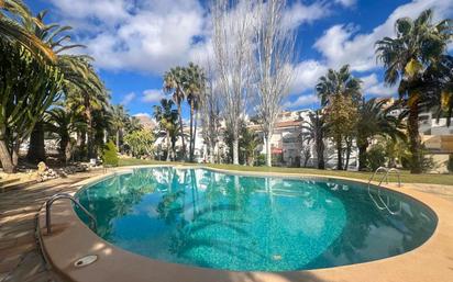 Piscina de Casa adosada en venda en La Nucia amb Aire condicionat, Jardí privat i Terrassa