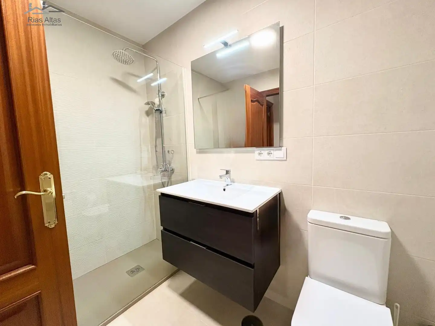 Baño de Piso en venta en A Coruña Capital  con Calefacción, Jardín privado y Trastero