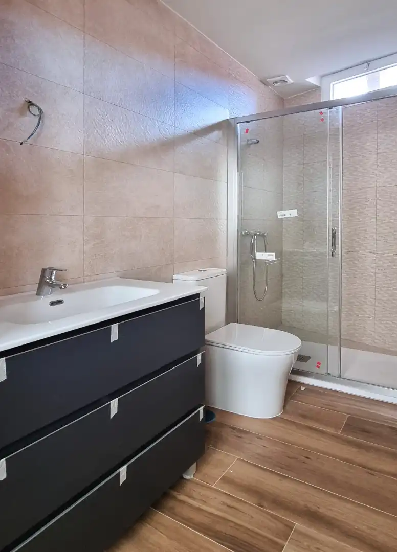 Baño de Casa adosada de alquiler en Guadalix de la Sierra con Calefacción, Trastero y Horno