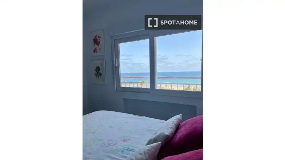 Dormitori de Apartament per a compartir en Alicante / Alacant amb Aire condicionat, Terrassa i Moblat