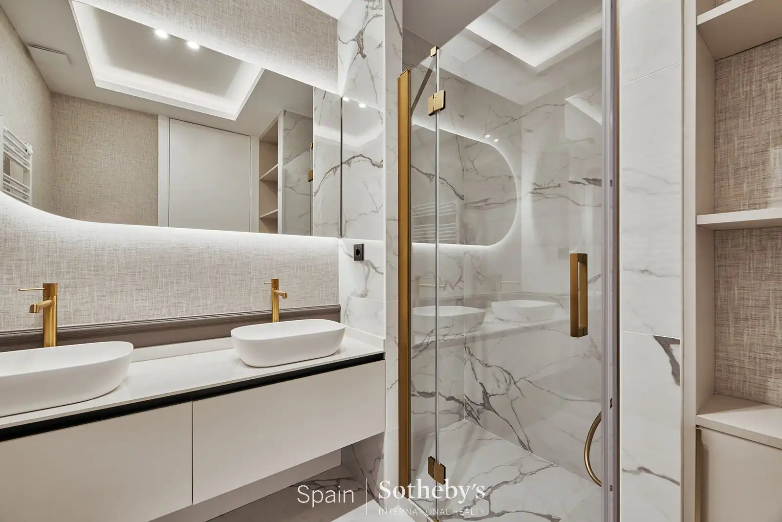 Badezimmer von Wohnungen zum Verkauf in Madrid mit Klimaanlage und Heizung
