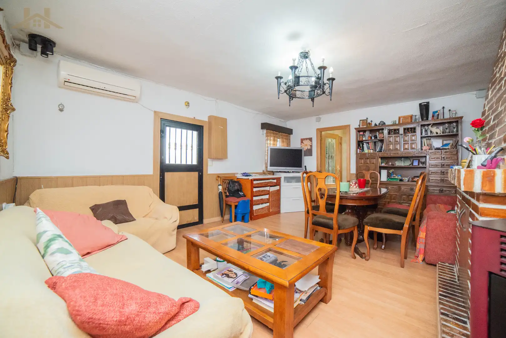 Sala d'estar de Casa o xalet en venda en Mejorada del Campo amb Aire condicionat, Jardí privat i Piscina