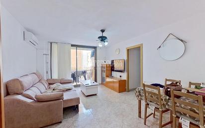 Sala d'estar de Pis en venda en Cerdanyola del Vallès amb Calefacció i Balcó