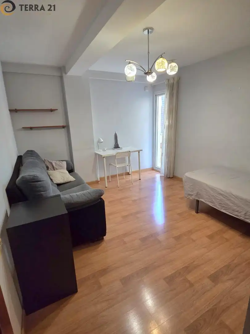 Sala d'estar de Pis de lloguer en Jaén amb Aire condicionat, Terrassa i Moblat