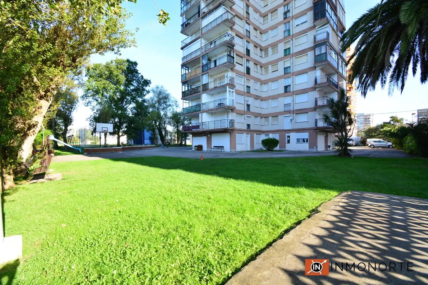 Außenansicht von Wohnung zum Verkauf in Laredo mit Heizung und Terrasse