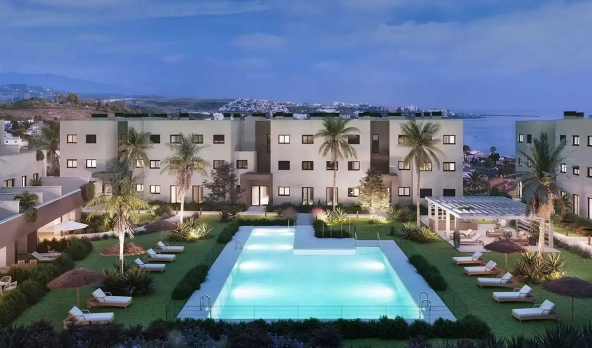 Vista exterior de Apartament en venda en Estepona amb Aire condicionat, Terrassa i Traster