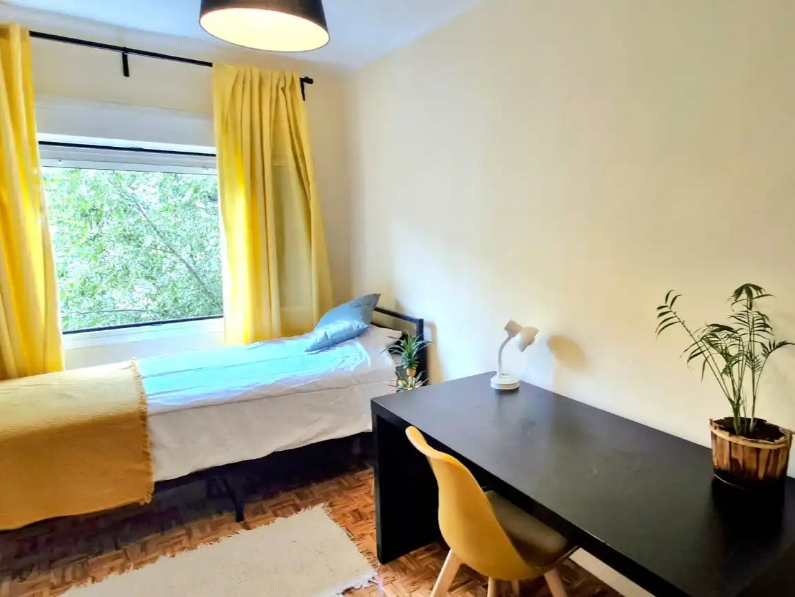 Habitación de Piso para compartir en Madrid con Calefacción, Parquet y Amueblado