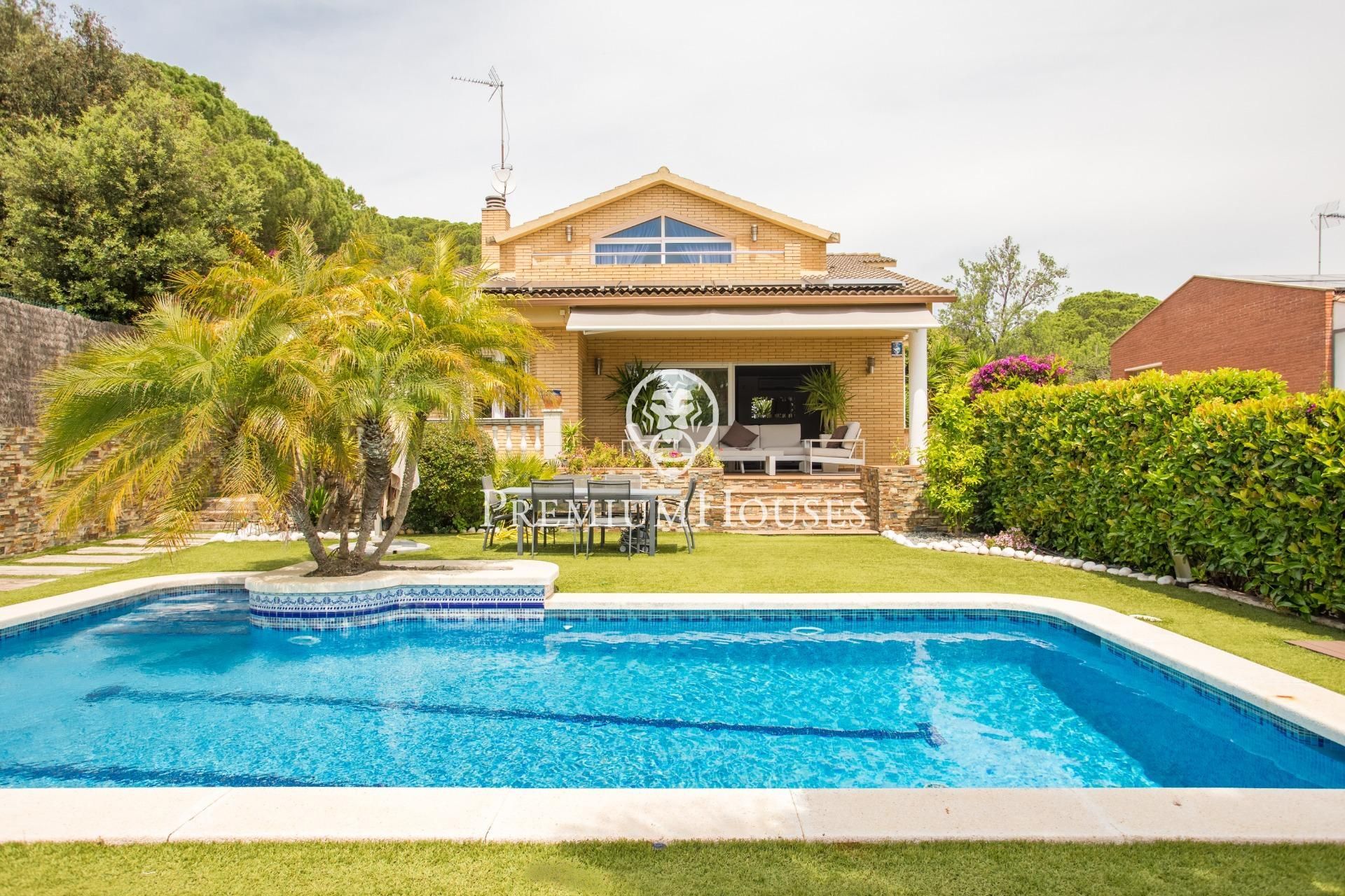 Exterior view of House or chalet for sale in Arenys de Mar  with Air Conditioner, Heating and Private garden