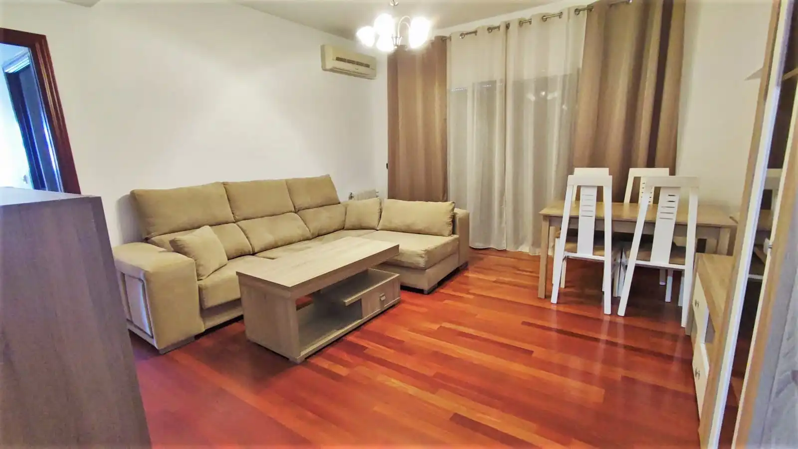 Living room of Flat for rent in Badajoz  with Air Conditioner, Heating and Parquet flooring