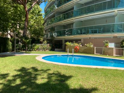 Schwimmbecken von Dachboden zum verkauf in Salou mit Klimaanlage, Terrasse und Schwimmbad