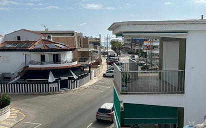 Vista exterior de Casa o xalet en venda en Oliva amb Aire condicionat i Terrassa