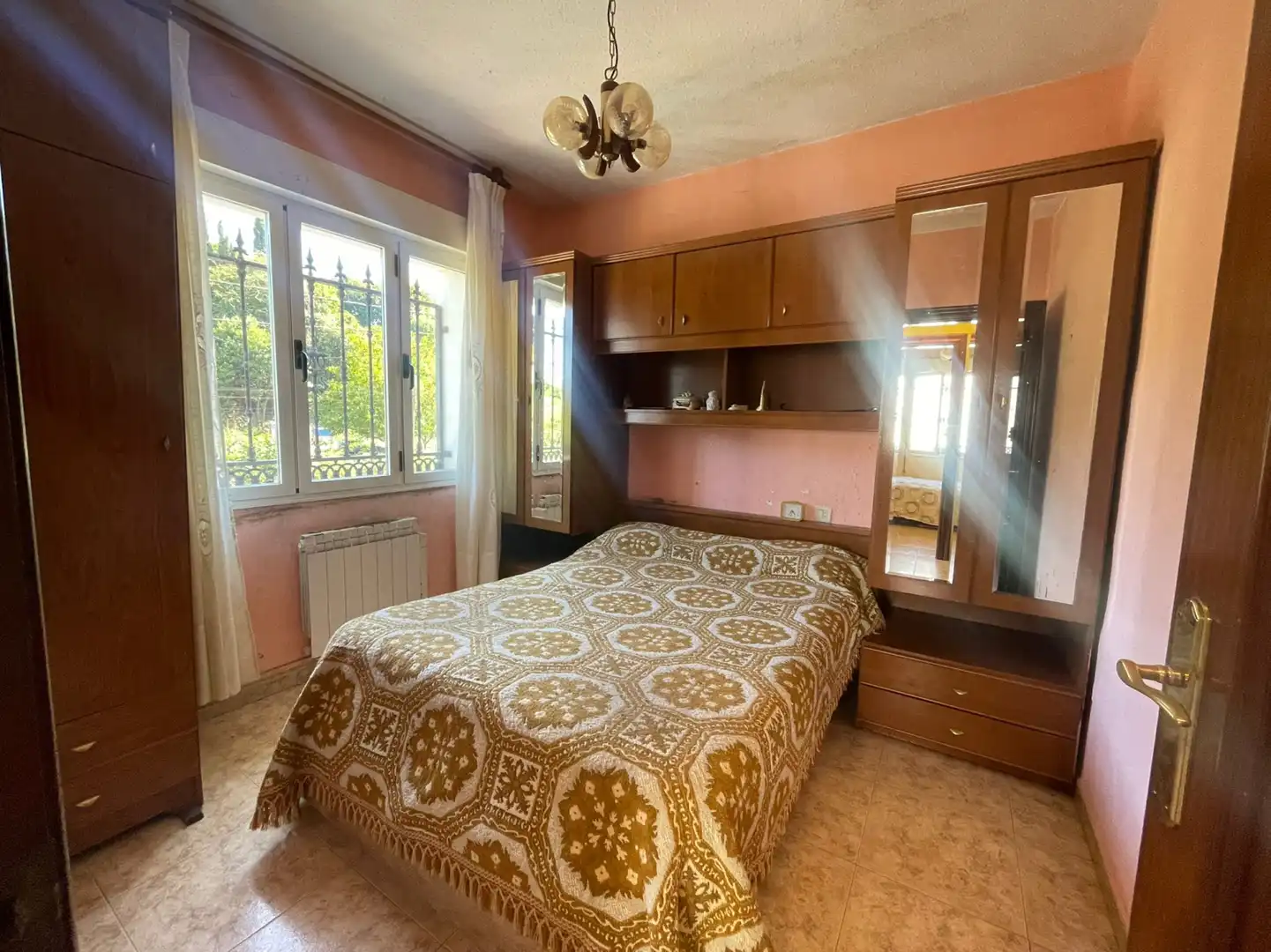 Habitación de Casa adosada en venta en Avilés con Calefacción