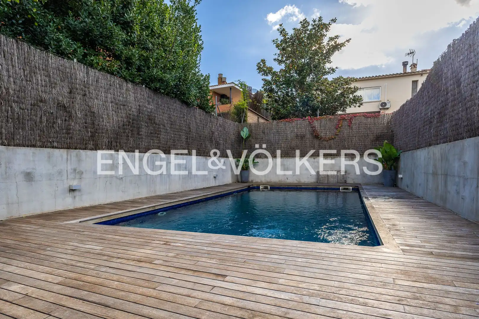 Swimming pool of Houses for sale in Sant Cugat del Vallès  with Air Conditioner, Heating and Private garden