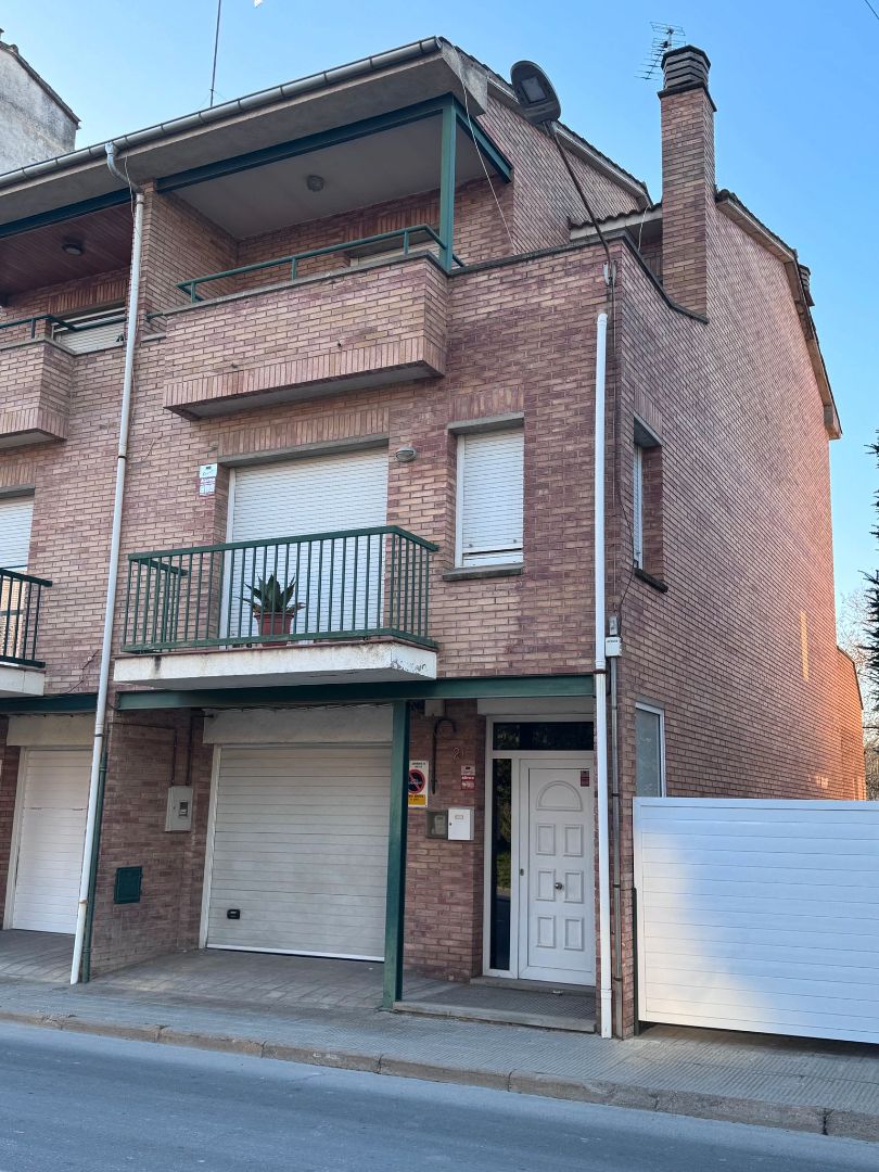 Casa adosada en venda a Avinguda Pompeu Fabra, Torelló