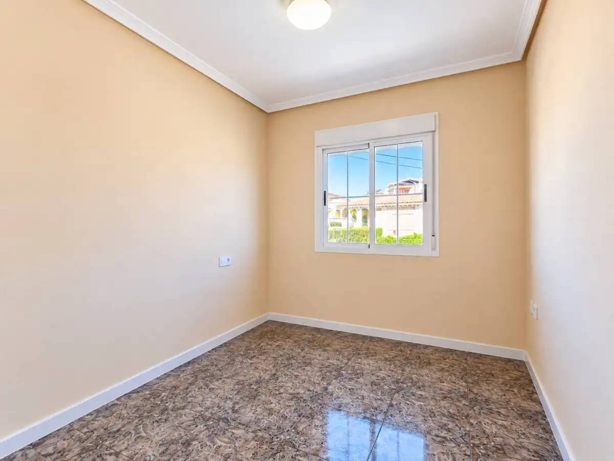 Bungalow with pool for sale in Av. de California, imagen 13