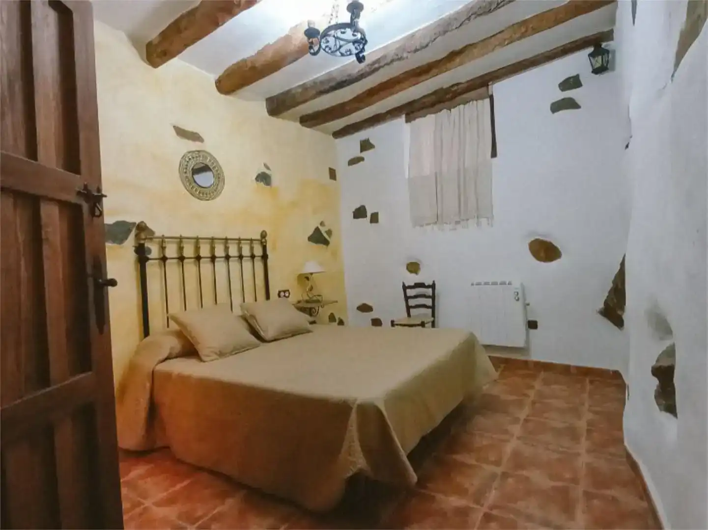 Dormitori de Finca rústica en venda en Laroya amb Jardí privat, Piscina i Moblat