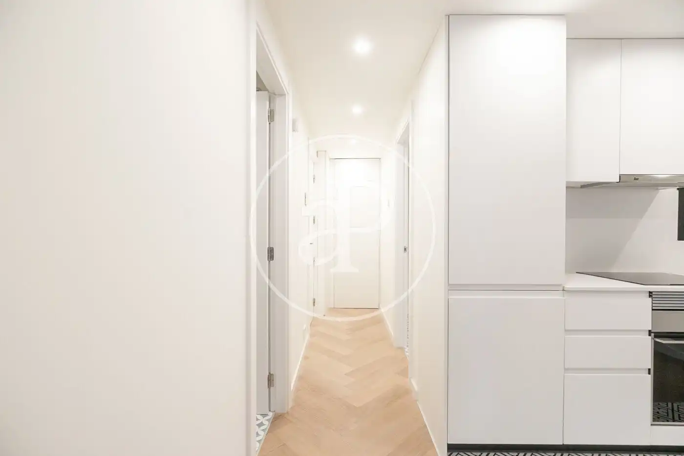 Wohnung zum Verkauf in Barcelona mit Klimaanlage, Heizung und Balkon