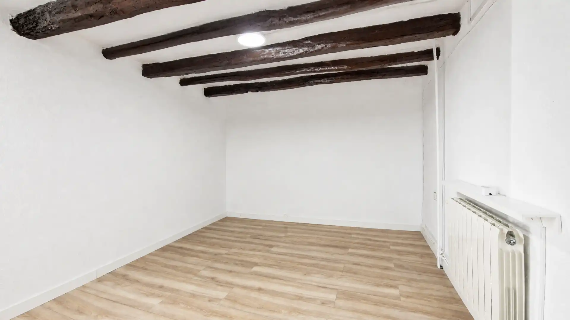 Casa adosada en venda en Alloza amb Calefacció, Parquet i Moblat