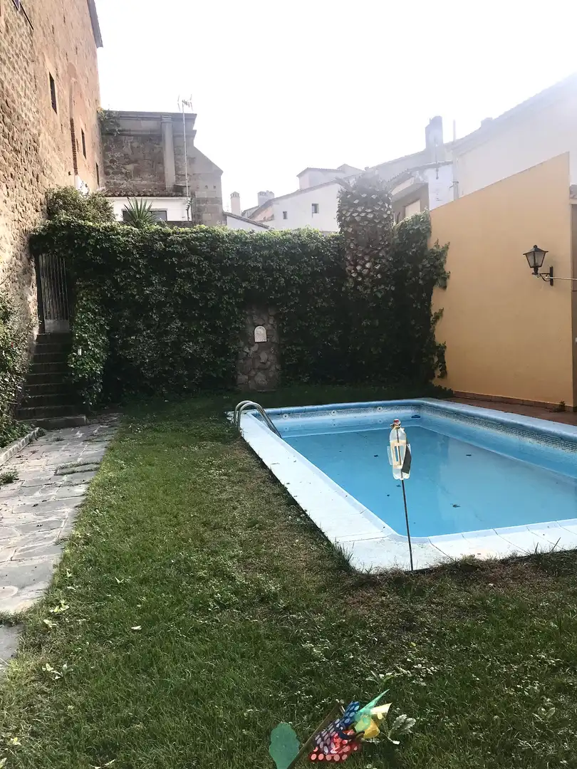 Piscina de Casa adosada en venta en Plasencia con Aire acondicionado, Calefacción y Jardín privado