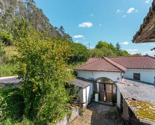 Vista exterior de Casa o xalet en venda en Grado amb Jardí privat