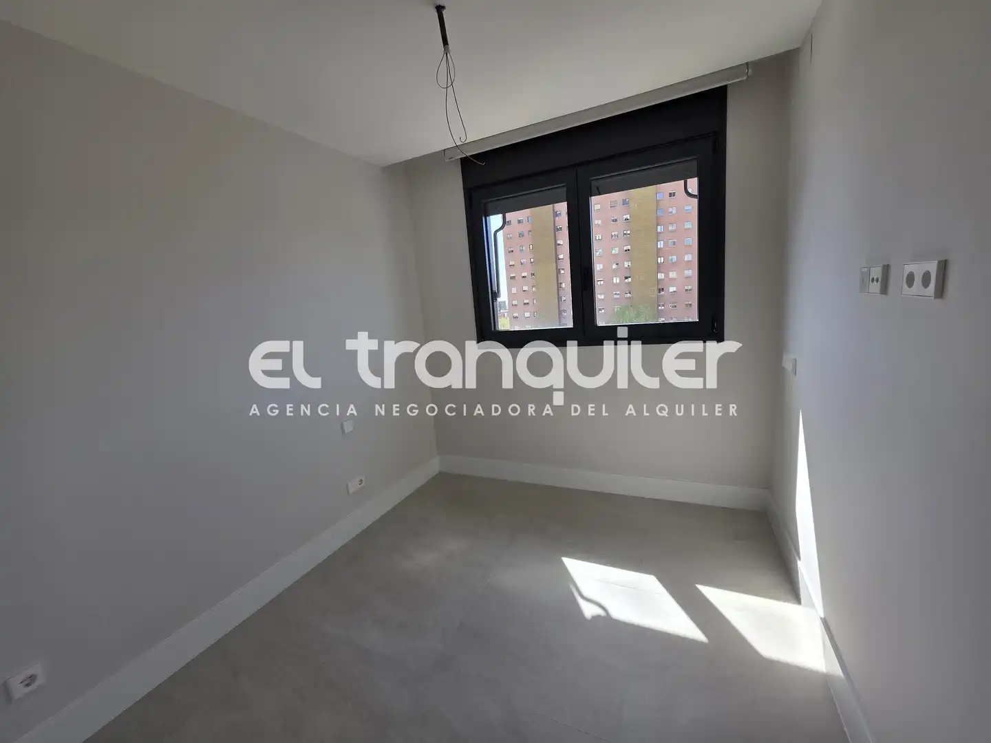 Bedroom of Flat for rent in Madrid  with Air Conditioner, Terrace and Storage room