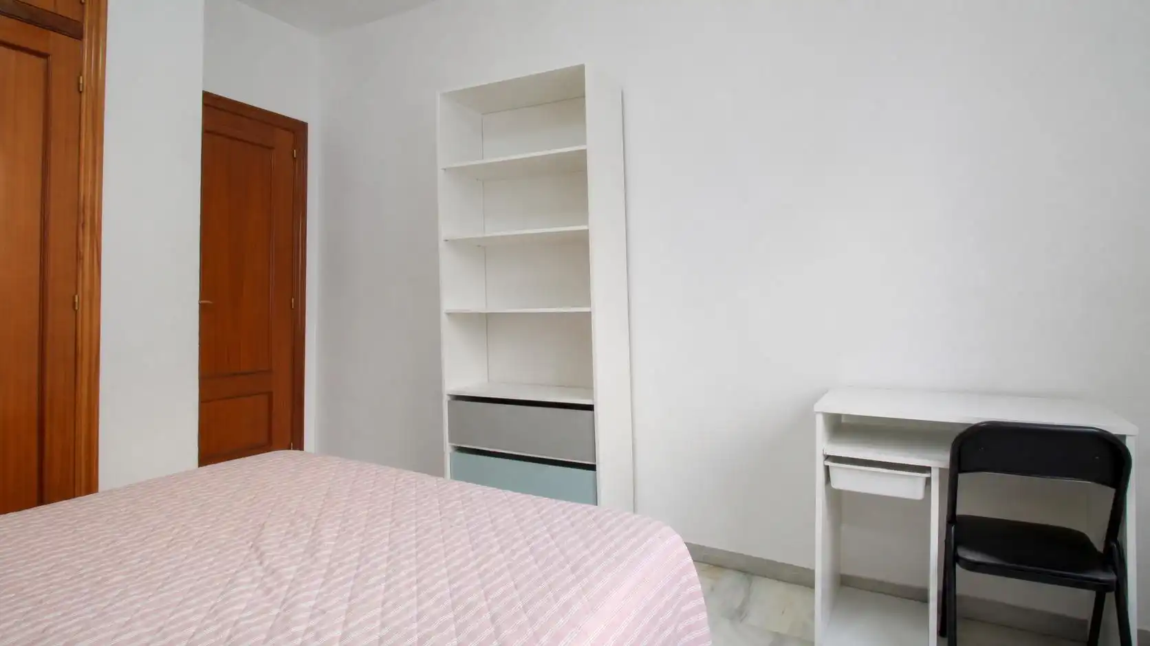 Dormitori de Pis en venda en Granada amb Aire condicionat i Calefacció