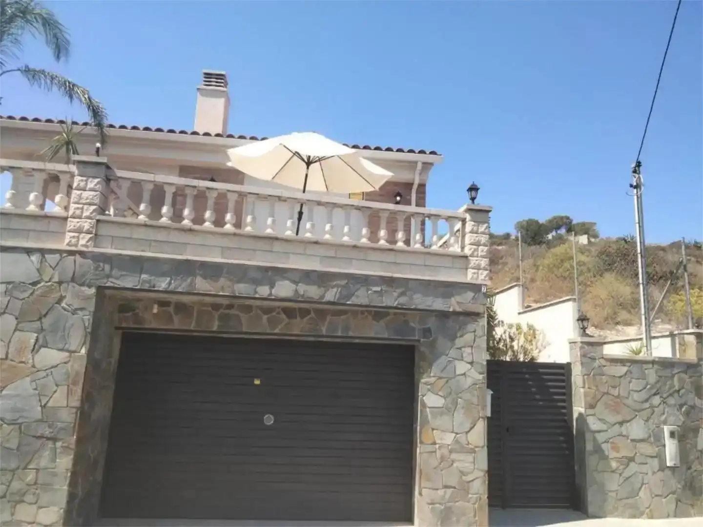 Vista exterior de Casa o xalet en venda en Calafell amb Aire condicionat, Piscina i Balcó