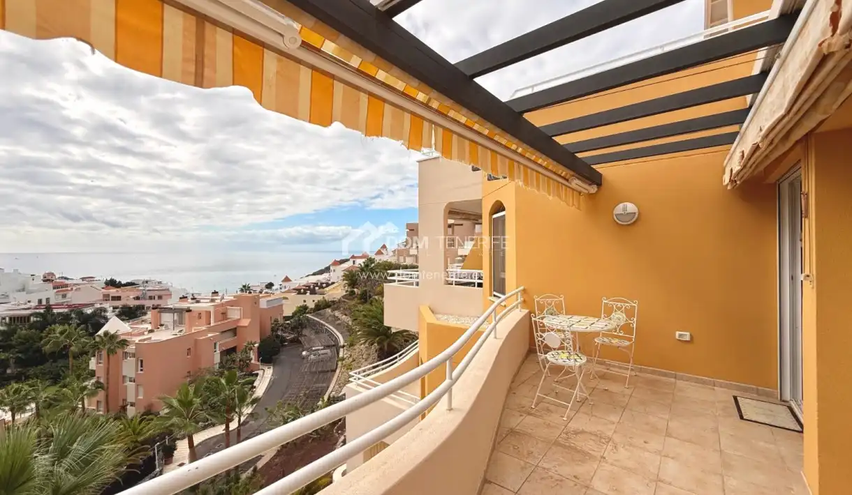 Piso con piscina en venta en Costa Adeje, imagen 2