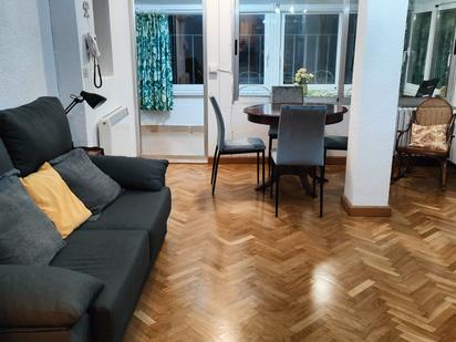 Living room of Flat to rent in  Zaragoza Capital  with Heating, Parquet flooring and Furnished