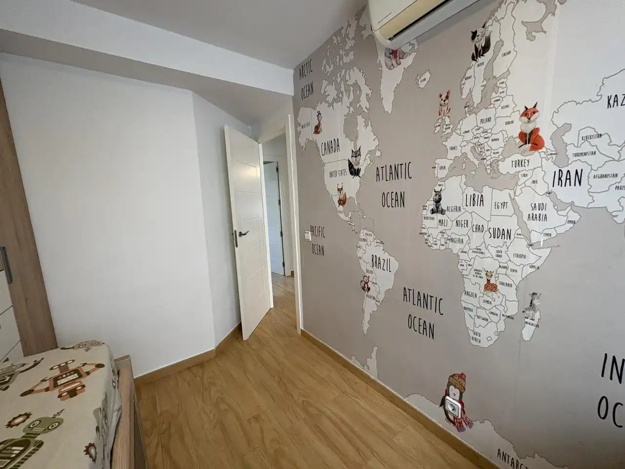 Flat for rent in Madrid  with Air Conditioner, Heating and Furnished