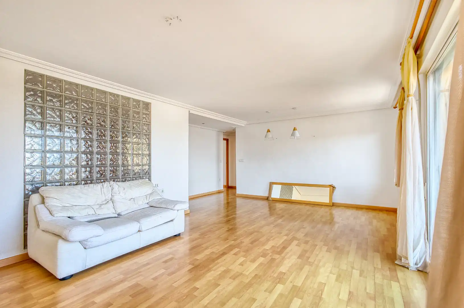 Sala d'estar de Pis en venda en Jijona / Xixona amb Calefacció, Parquet i Terrassa