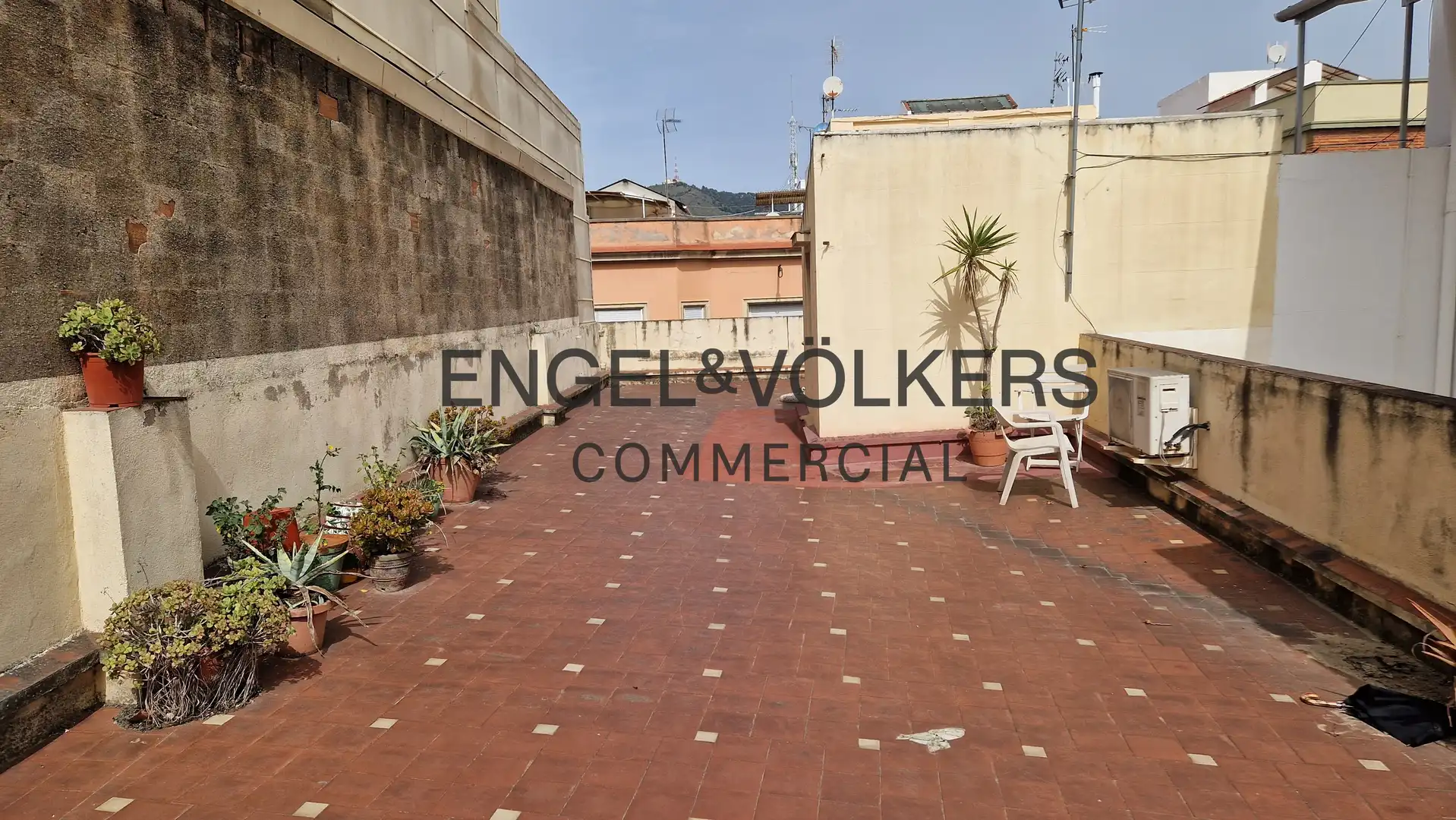 Buildings for sale in Collblanc