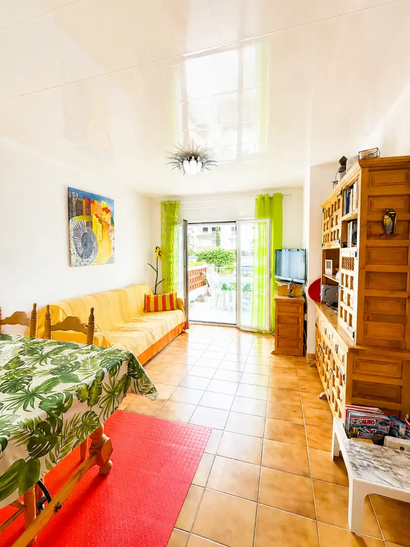 Sala de estar de Apartamento en venta en Empuriabrava con Aire acondicionado, Calefacción y Terraza