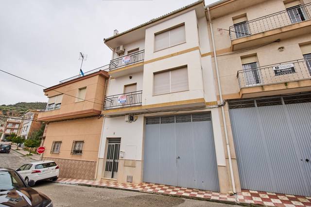 Casa-chalet en Venta en Calle Calle Gines Martinez Aranda en Castillo de Locubín