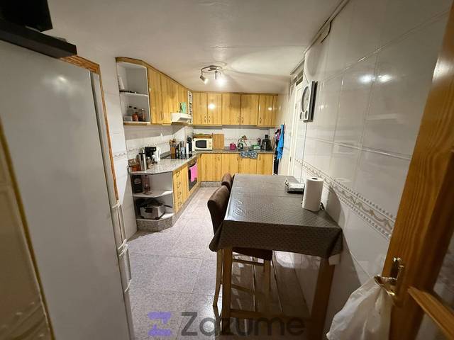 Piso en Alquiler en C. Kennedy en La Serranica - Sagrado Corazón