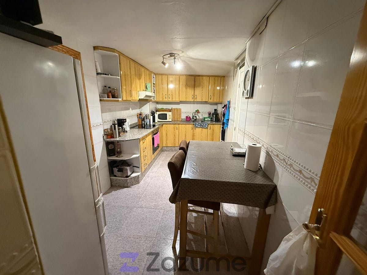 Cuina de Pis de lloguer en Aspe amb Calefacció, Terrassa i Moblat