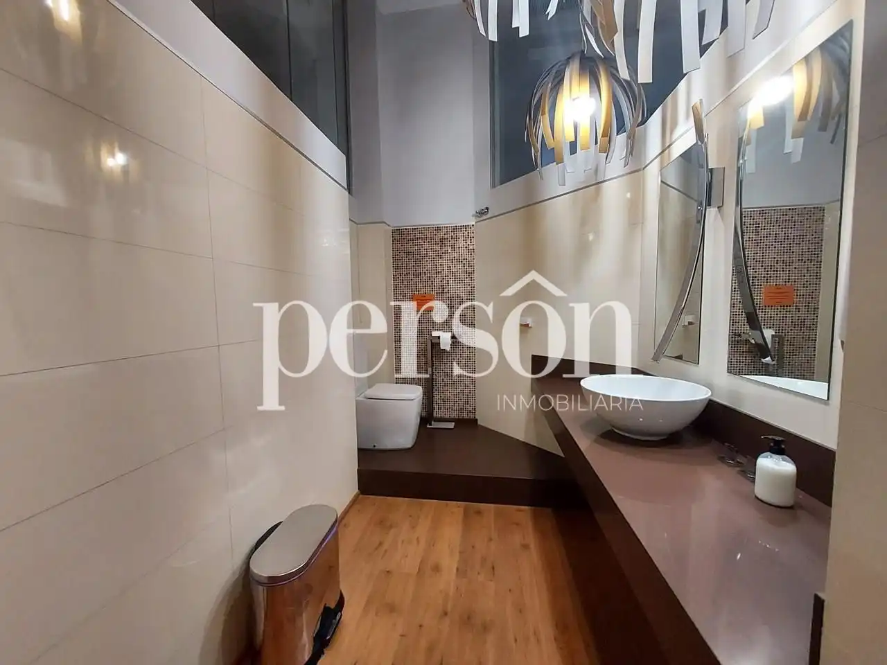 Baño de Oficina de alquiler en Valencia con Aire acondicionado, Calefacción y Alarma