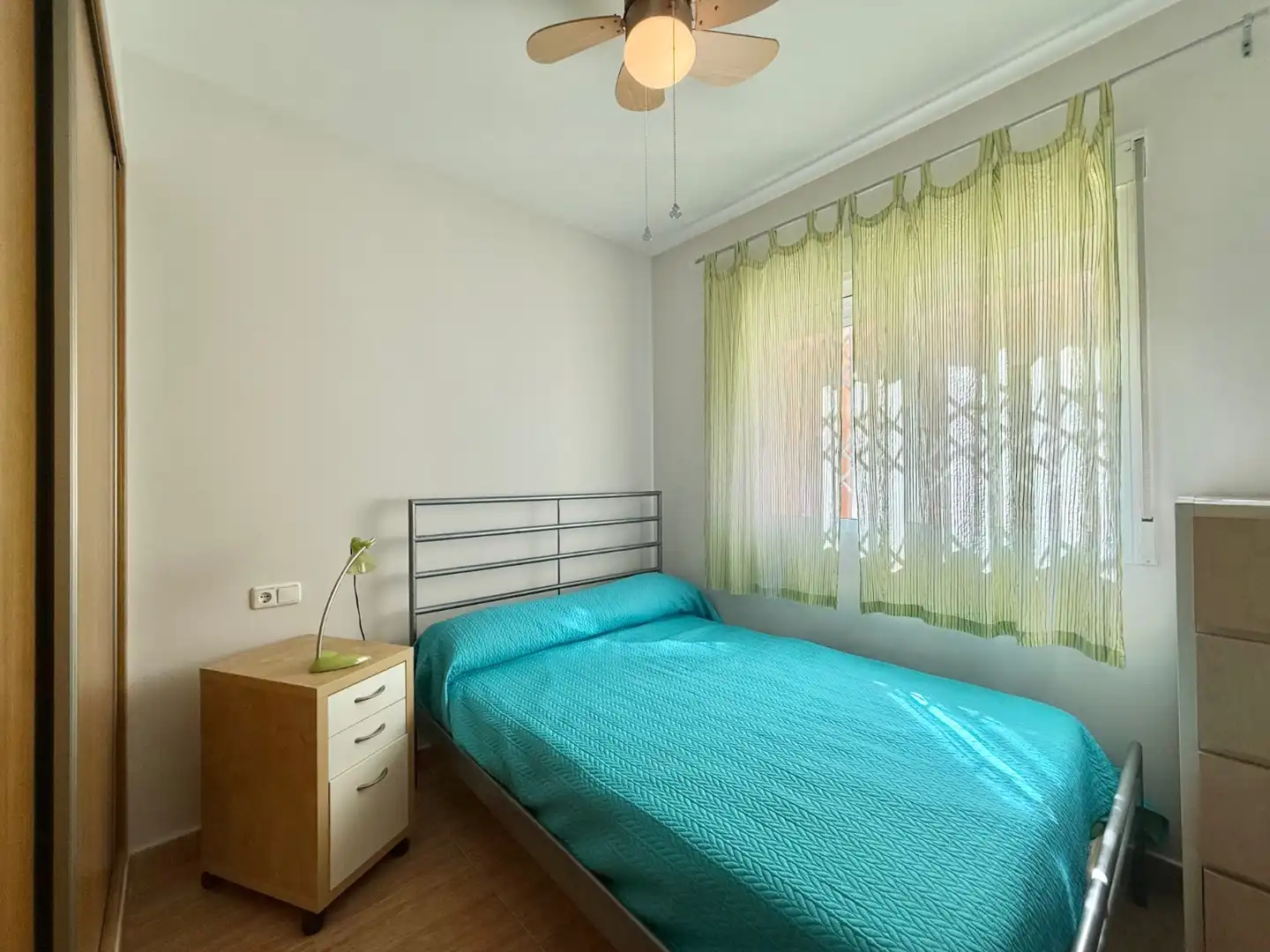 Habitación de Casa adosada de alquiler en Pilar de la Horadada con Aire acondicionado, Calefacción y Jardín privado