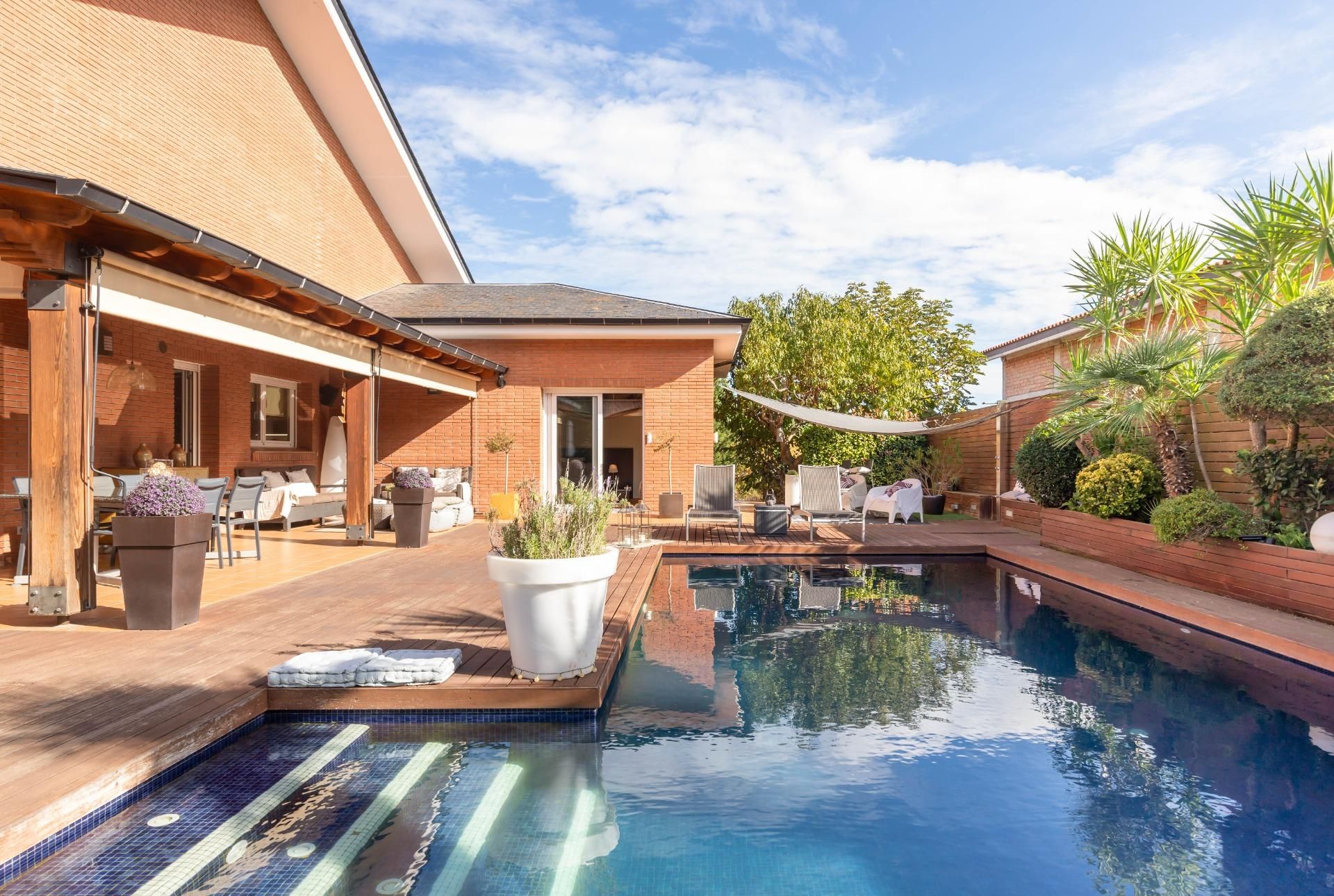 Piscina de Casa o xalet en venda en Sant Quirze del Vallès amb Calefacció, Jardí privat i Terrassa