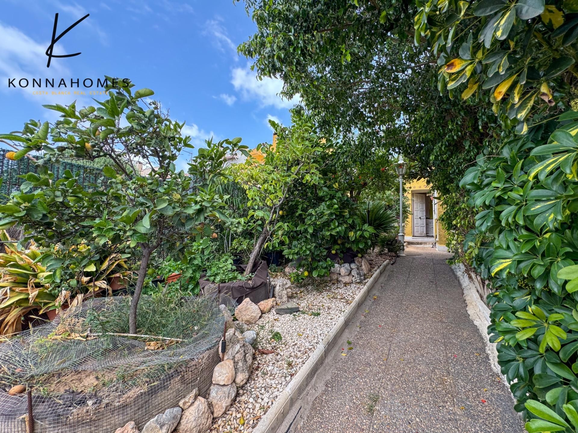 Garden of Single-family semi-detached for sale in La Nucia  with Air Conditioner, Heating and Private garden