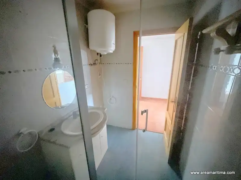 Baño de Piso en venta en Burjassot con Aire acondicionado, Amueblado y Horno