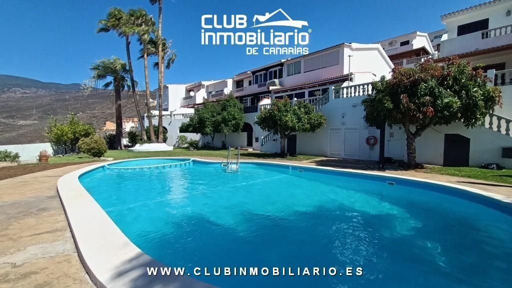 Vista exterior de Casa adosada de lloguer en El Rosario amb Terrassa, Balcó i Piscina comunitària