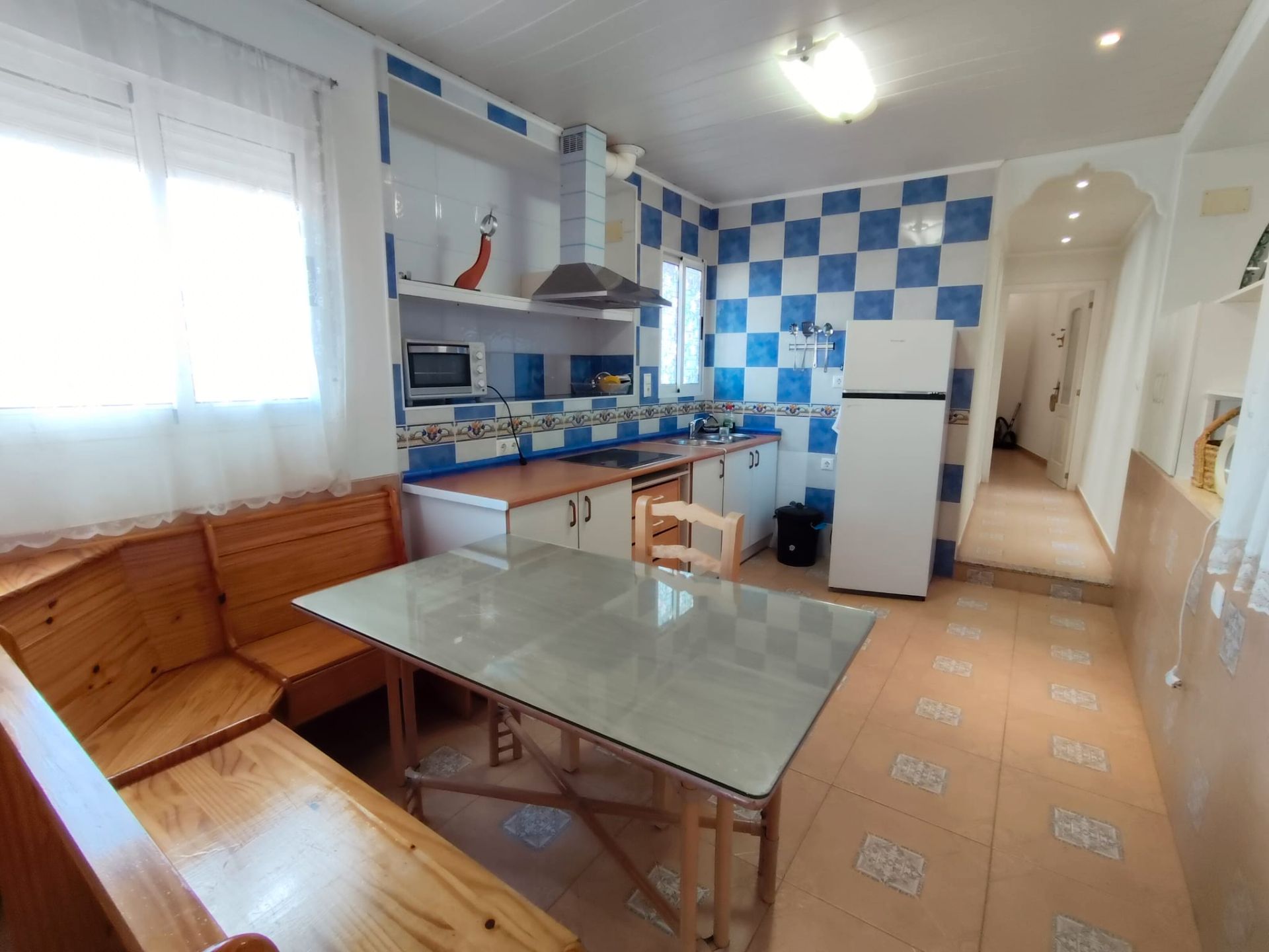 Cuina de Casa adosada en venda en Guadix amb Terrassa, Moblat i Forn