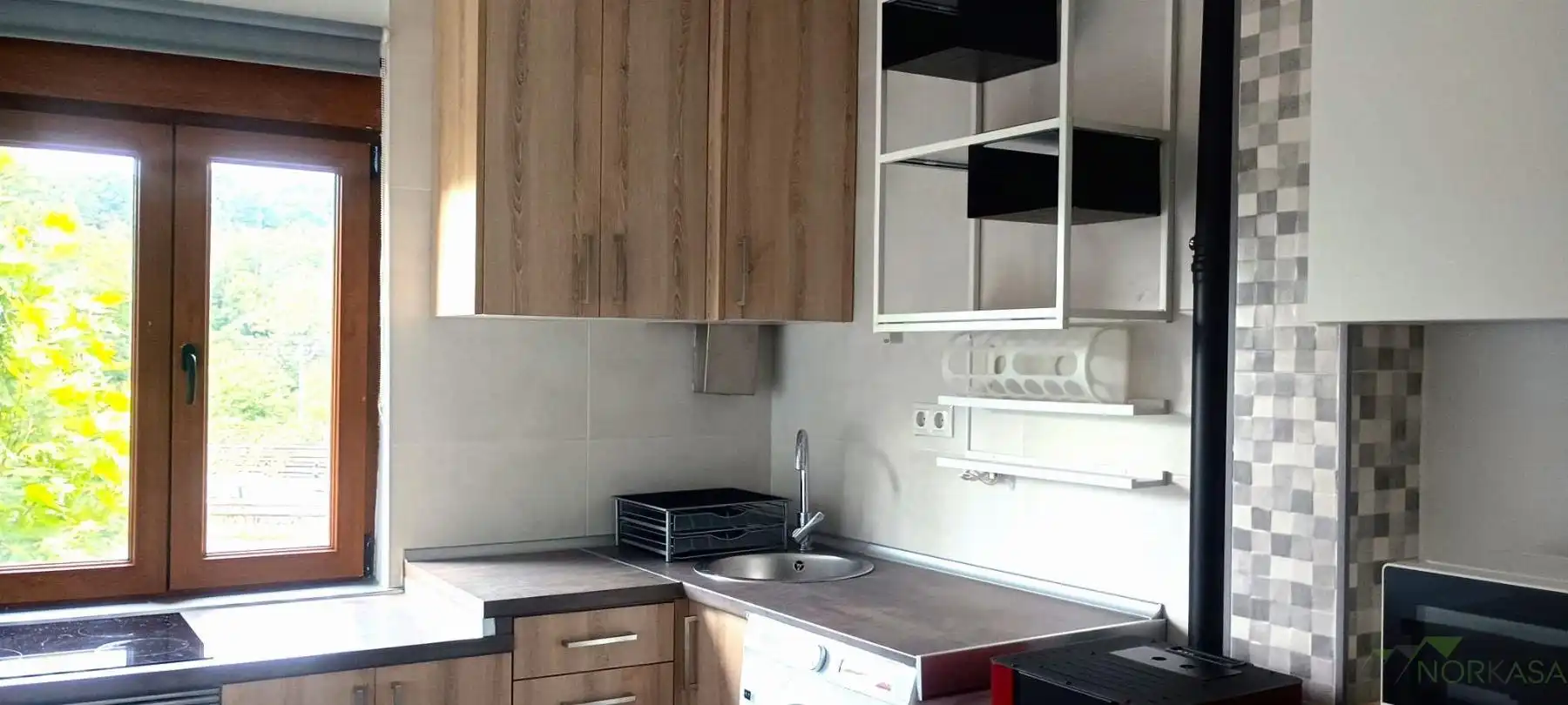 Cuina de Apartament en venda en Oviedo  amb Calefacció i Moblat
