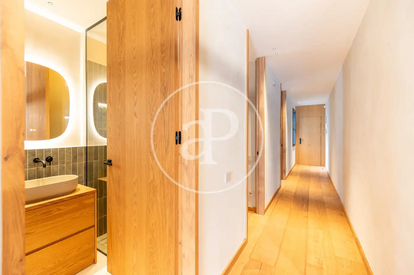 Piso con terraza en venta en Ronda de la Univ., imagen 40