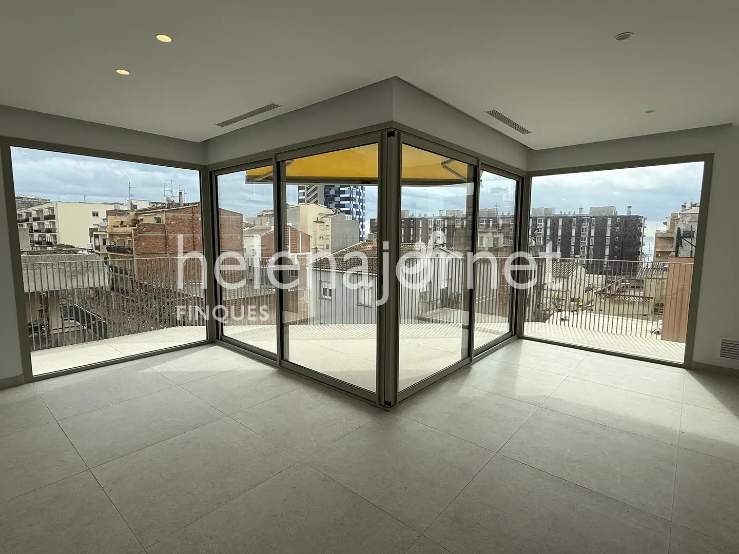 Piso con terraza en alquiler en Platja Gran