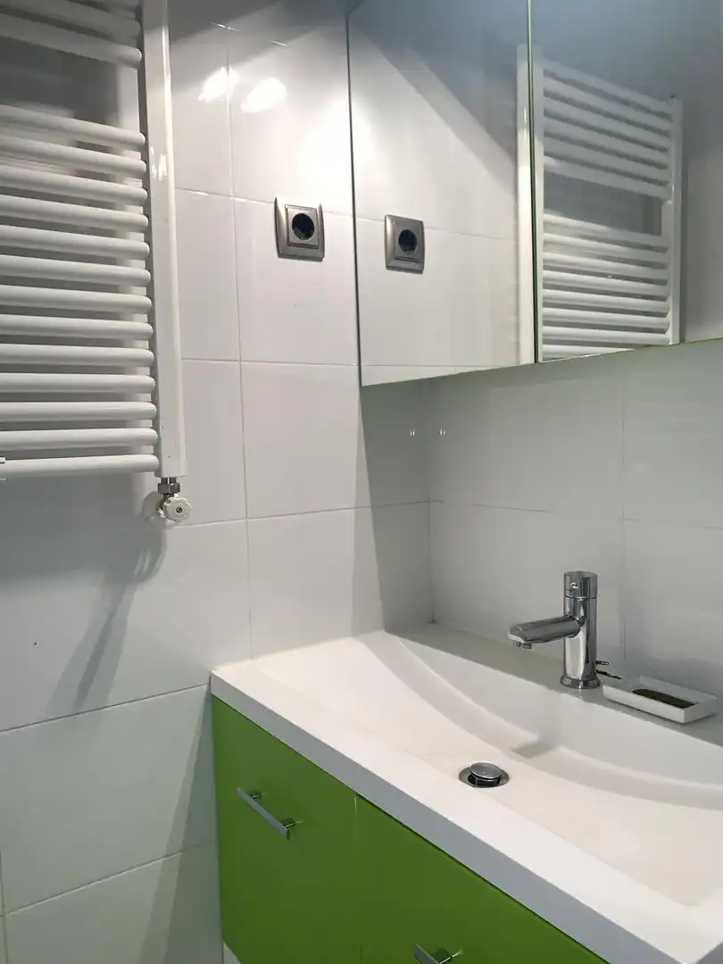 Badezimmer von Dachboden zur Miete in Madrid mit Klimaanlage, Heizung und Möbliert