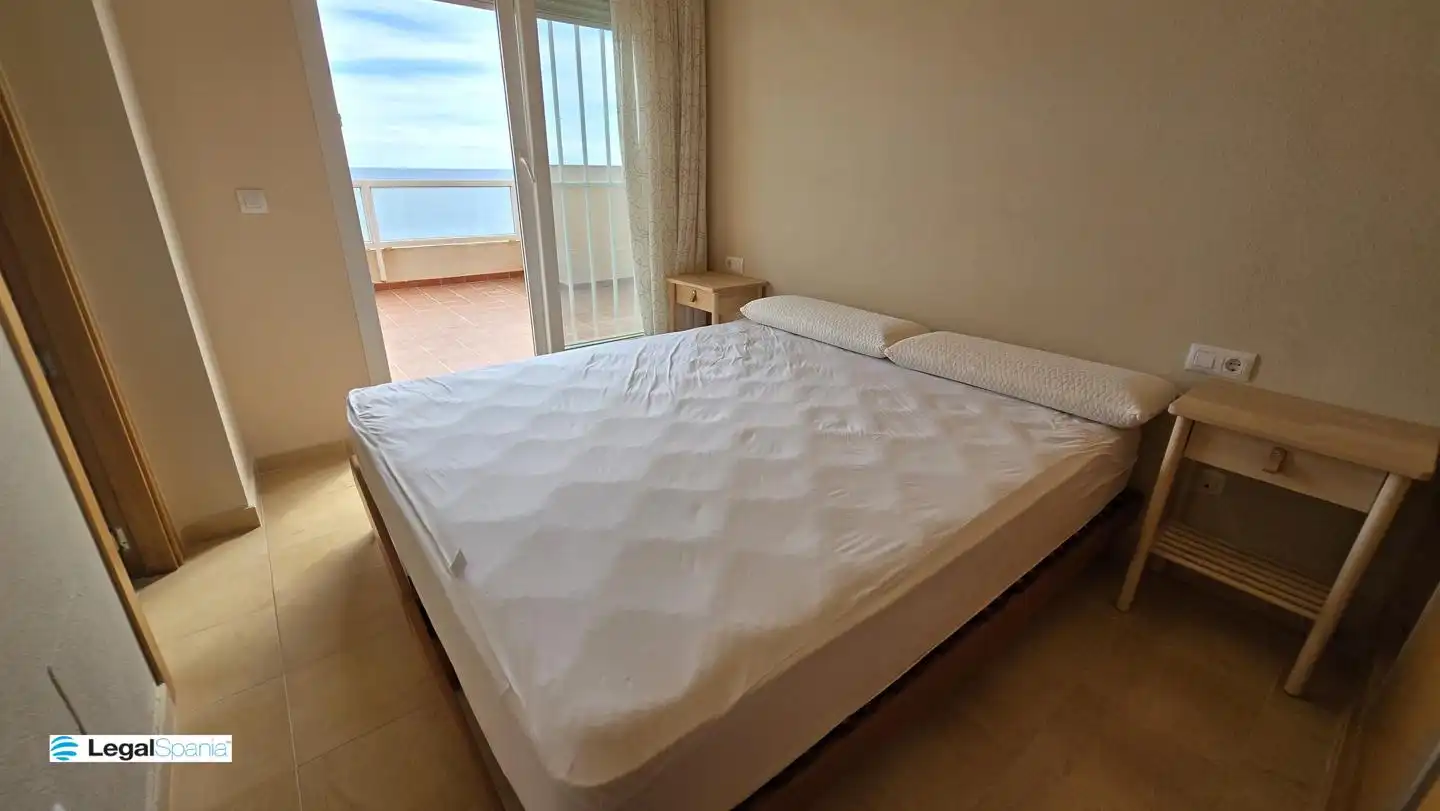 Schlafzimmer von Wohnungen zum Verkauf in La Manga del Mar Menor mit Klimaanlage, Heizung und Privatgarten
